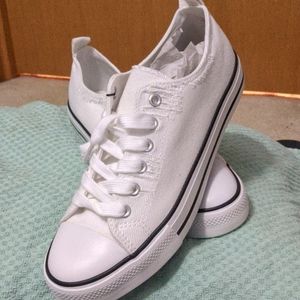 New pair size 8 canvas Pep Step brand shoes NWOT